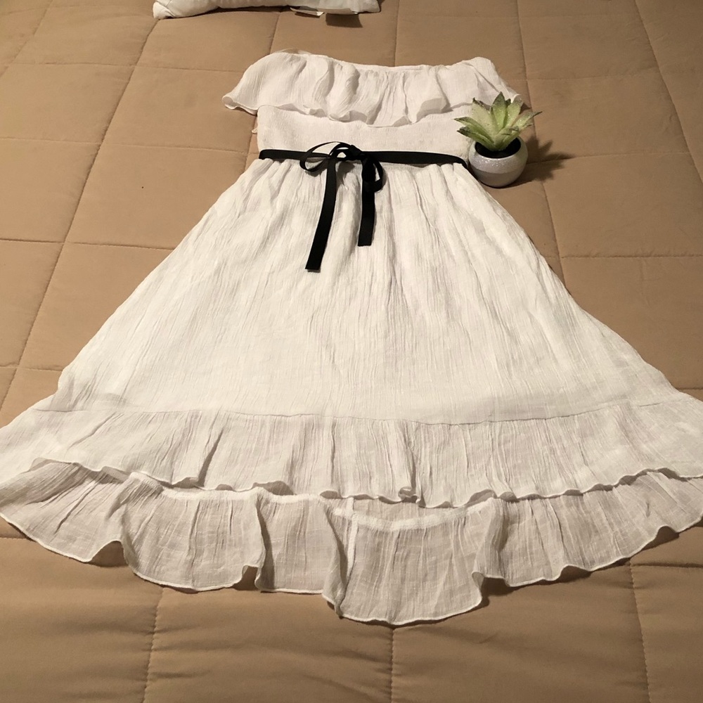 White Strapless Ruffled Dress - Picture 4 of 7